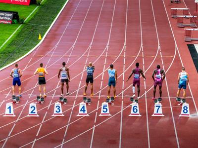 kovop Shutterstock_athletes getting ready to run_atlēti gatavojas skriet.jpg