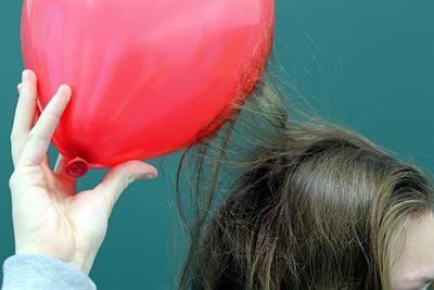 Attractive-electric-force-between-hair-and-balloon.jpg