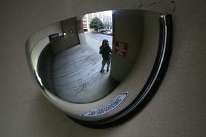1200px-2008-03-14_Convex_mirror_in_Atlanta_garage_entrance.jpg