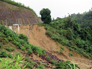 Landslide_between_Ye_and_Dawei.jpg